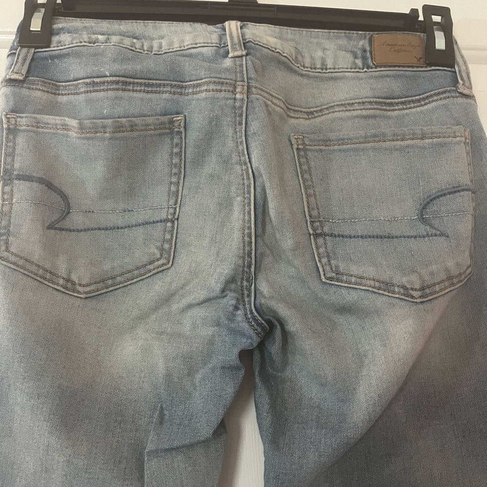 AE Distressed Light Blue Jeans - Picture 5 of 9